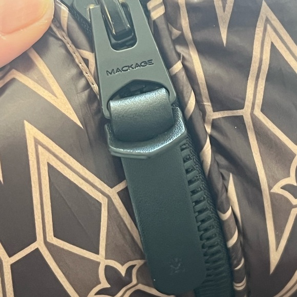 $750 MACKAGE KANE recycled down vest with funnel collar and monogram print M L - Picture 10 of 15